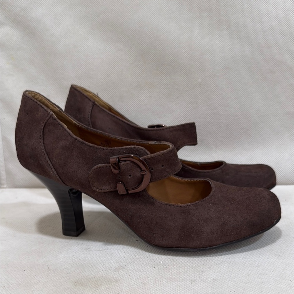 MINT - SOFTSHOE by MEDICUS BROWN SUEDE LEATHER  2-1/2” HEELS (sz 8.5 wide)